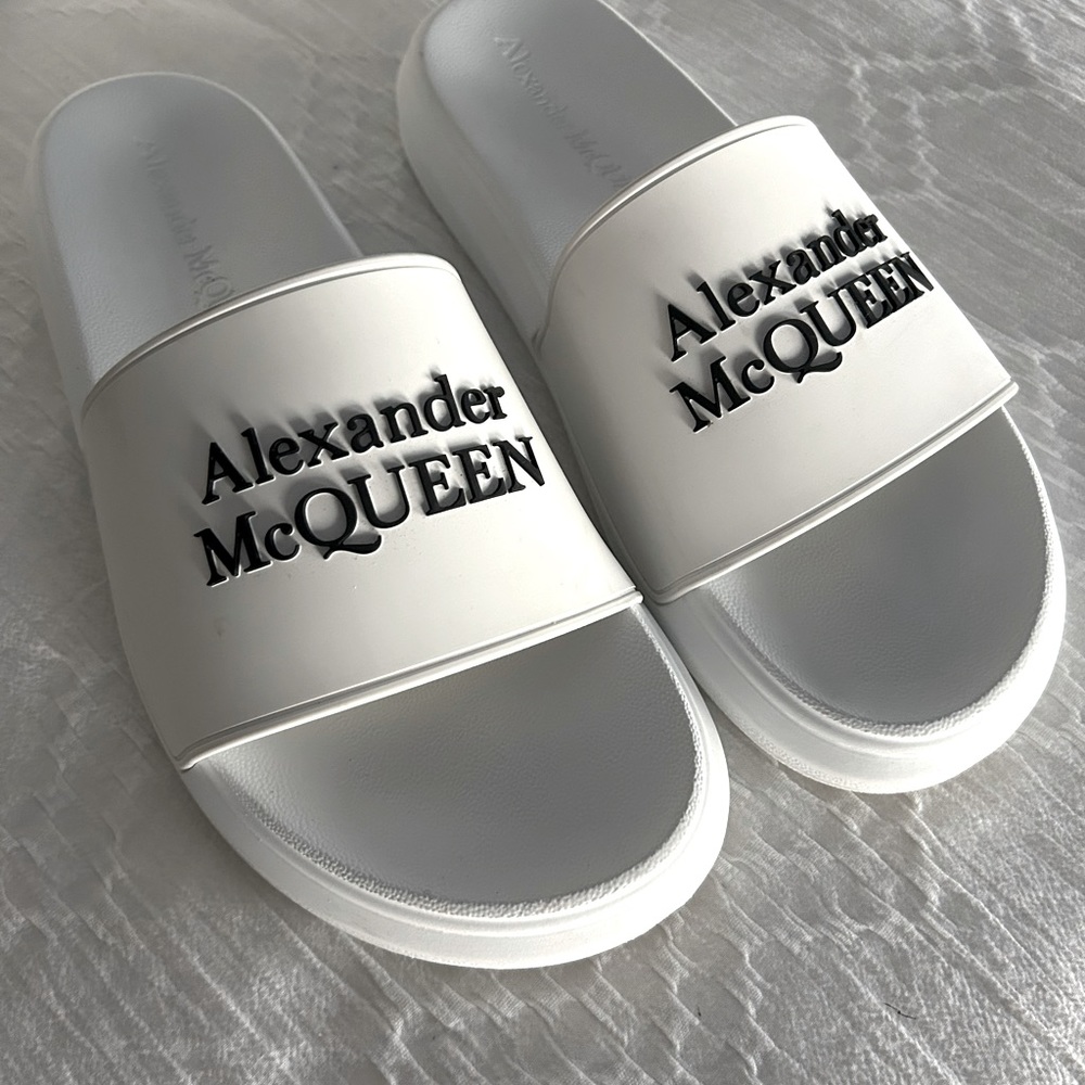 Feels Like Summer ☀️🏝️…..Alexander McQueen Slides
